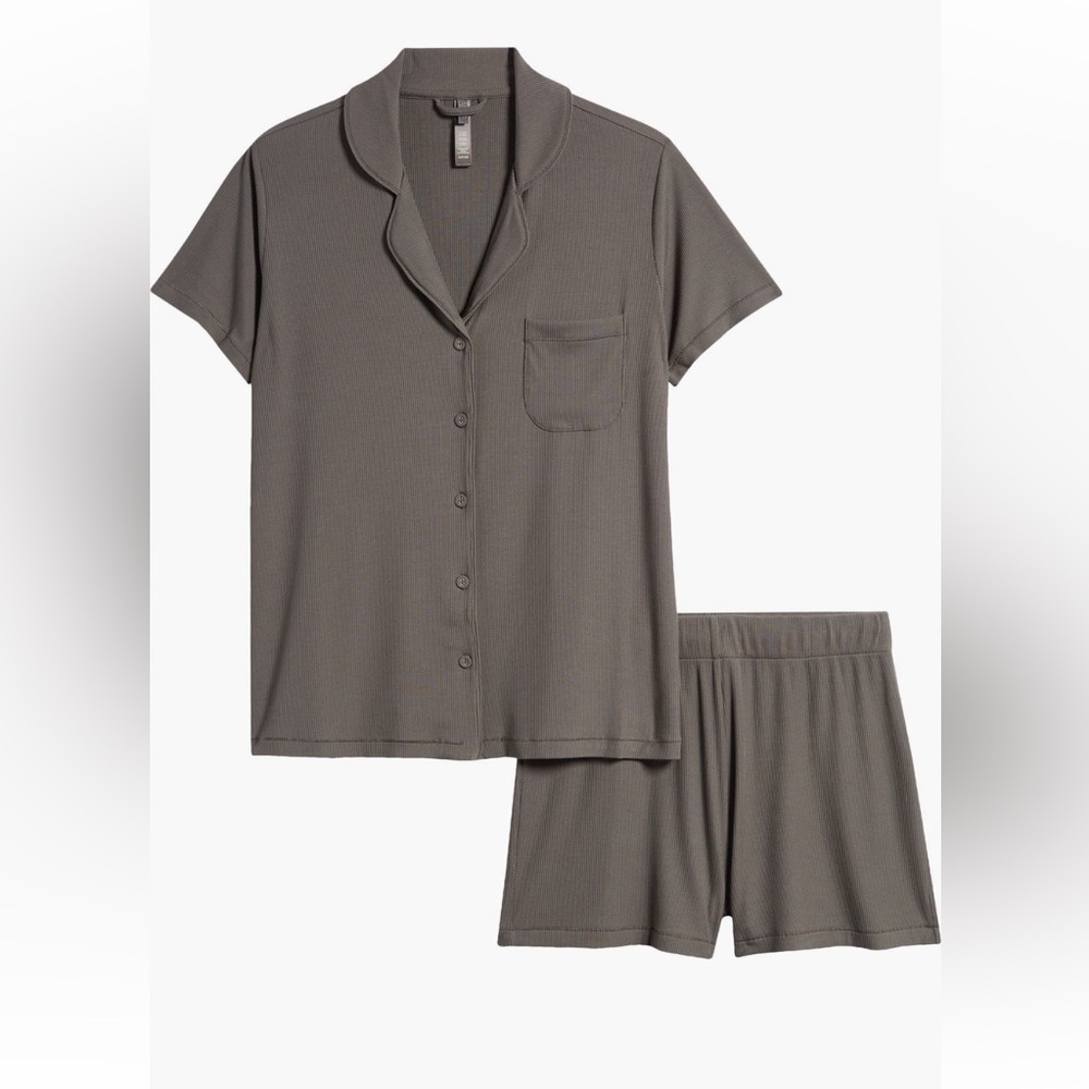 SKIMS Soft Lounge Sleep Set Shorts- Gunmetal - Picture 1 of 3